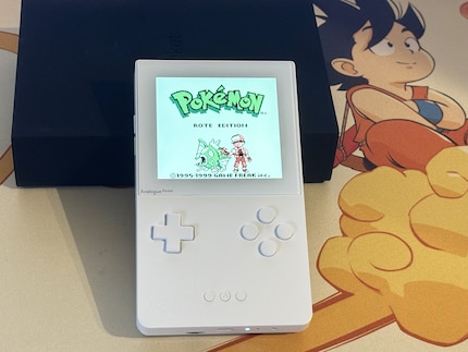 Auf dem Analogue Pocket spielen sich Games wie die rote Pokémon-Edition noch besser als früher.