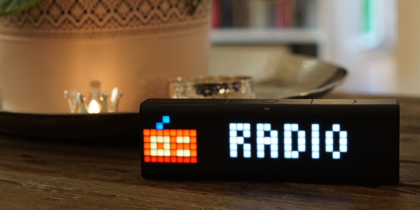 Weather forecast, radio and egg timer – This all-rounder impresses with its minimalist design.
