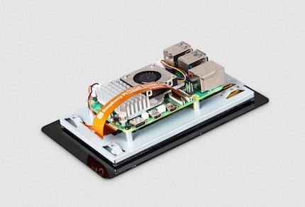 Lässt sich an den DSI-Port und die GPIO-Pins anschliessen.