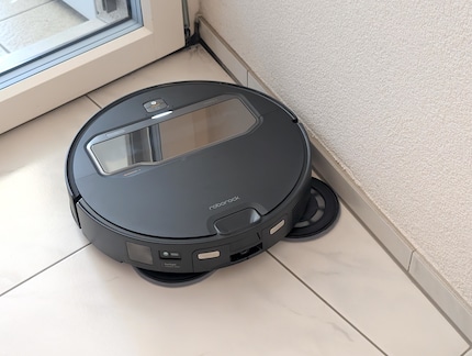 Mit dem ausfahrbaren Mopp putzt der Z70 die Kanten und Ecken.