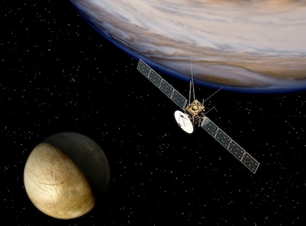Concept de la mission Juice de Jupiter | Cette illustration montre la mission Juice de l'ESA, qui étudiera les lunes glacées de la planète géante Jupiter. Elle étudiera les carapaces de glace d'eau de Ganymède, Europe et Callisto et examinera également de plus près la lune volcanique Io. Enfin, elle se mettra en orbite autour de Ganymède, la plus grande lune du système solaire, qu'elle explorera en détail.