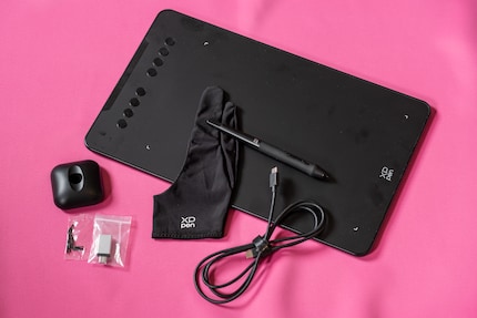 XP-Pen legt ganz viel Zubehör zum Tablet bei.