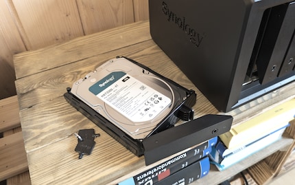 HAT3300 – technisch baugleich mit Seagate IronWolf, aber mit Synology-Label, eigener Firmware und Aufpreis.