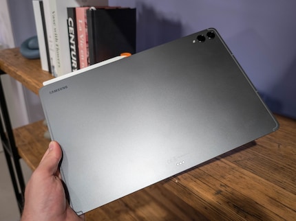 Das Tab S11 Ultra hat zwei Kameras auf der Rückseite, das Tab S11 nur eine.