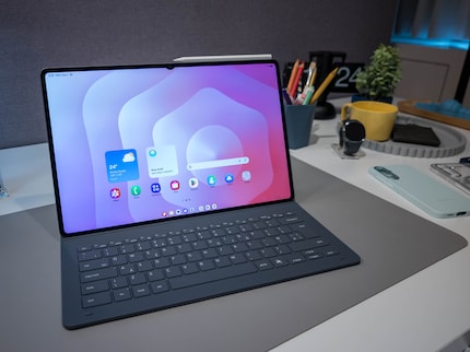 Das Galaxy Tab S11 Ultra mit eienm Book Cover Keyboard.