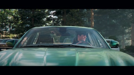 Der heissblütige James kann nicht einfach im Auto warten.