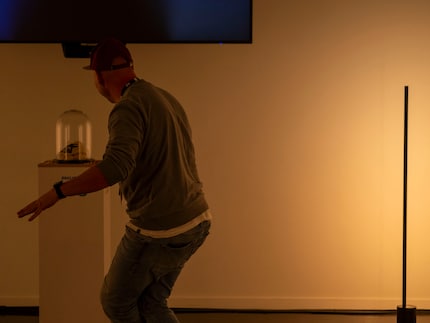 Die Lichter erkennen Einbrecher – auch wenn sie zu Vorzeigezwecken nur Schokolade klauen. 