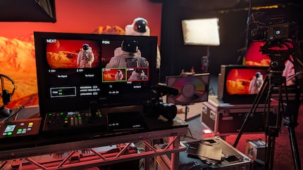 Ein typisches Hollywood-Set: Von der Kamera über den Referenzmonitor bis zum Wohnzimmer-TV.