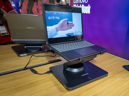 This notebook holder adjusts itself automatically.