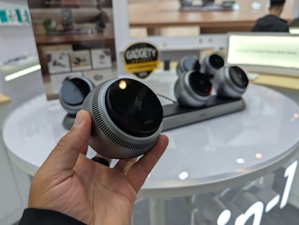 The satellites can be used individually as a power bank.