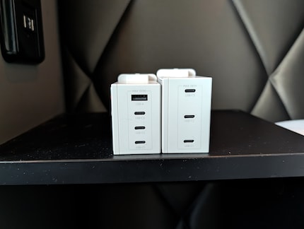 Die Anschlüsse des Pixel 100 (links) und des Pixel 140.