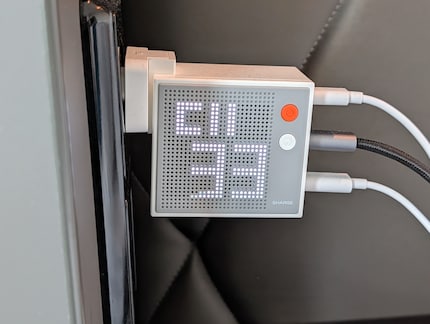 Am zweiten USB-C-Anschluss zieht der Laptop zu diesem Zeitpunkt 33 Watt Leistung.