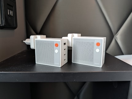 Der Pixel 100 ist etwas kleiner und leichter, beide sind aber kompakt gebaut.