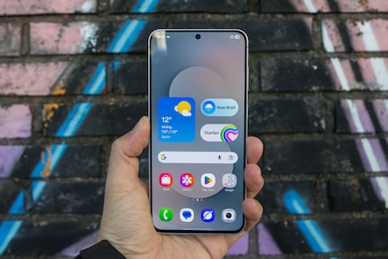 Das Galaxy S25 FE verfügt über ein 6,7 Zoll großes Display.