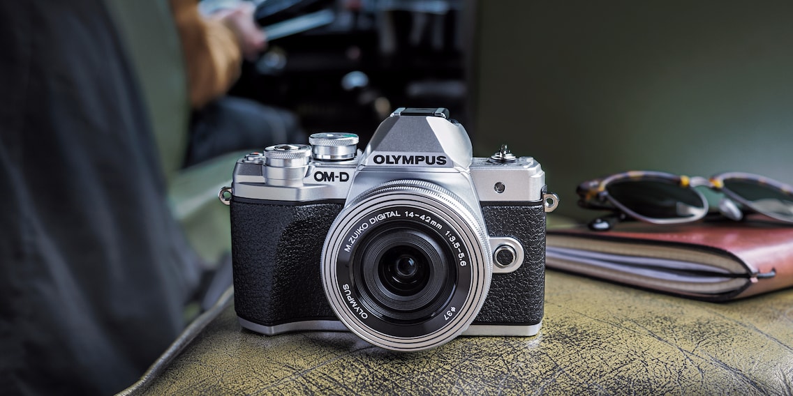 Retro style in a compact case, equipped with a wide range of features.